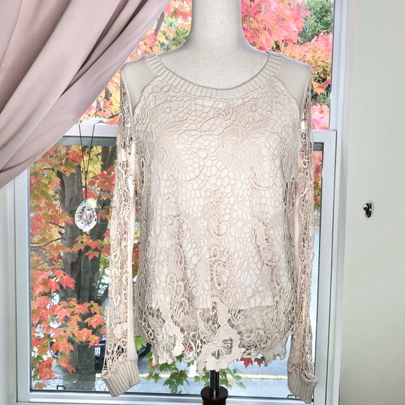 Free people crochet lace top with split back - Picture 3 of 13